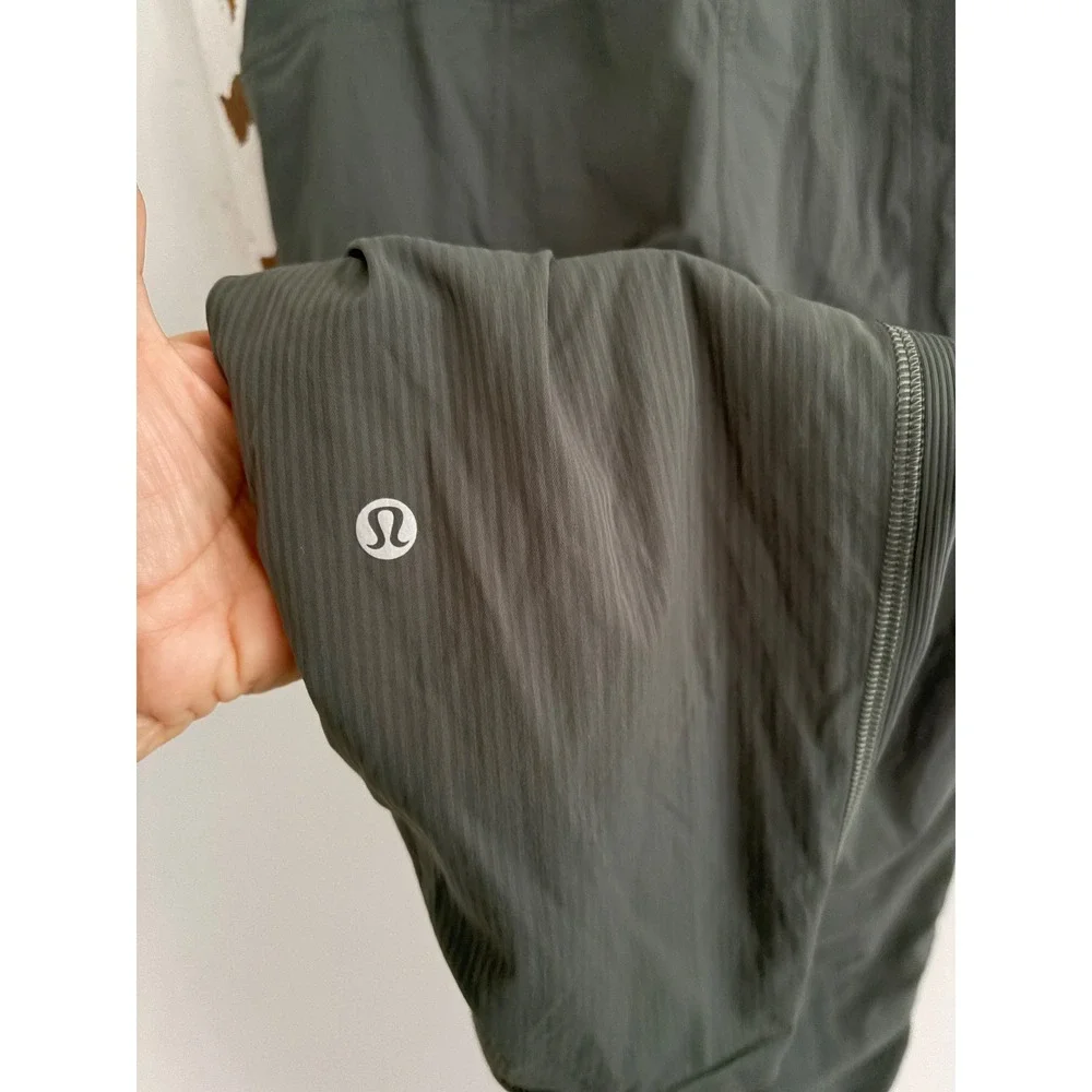 Lululemon Dance Studio Mid-Rise Cropped Green Size‎ 6